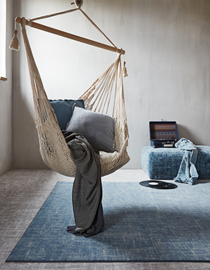Een Denim Blue vloerkleed uit de Desso&Ex collectie kleur 8811-612